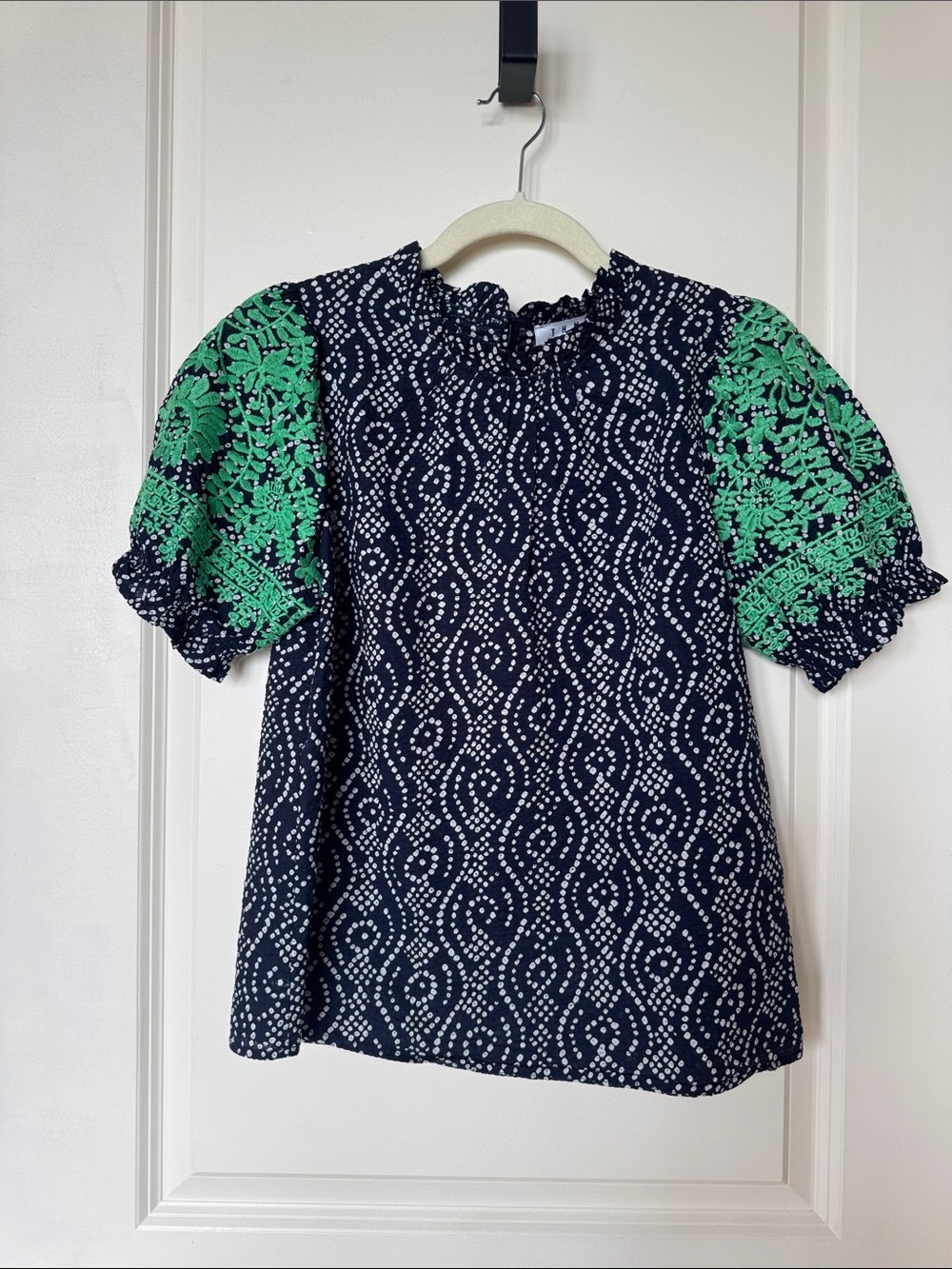 THML Top embroidered pullover top, Sz XS